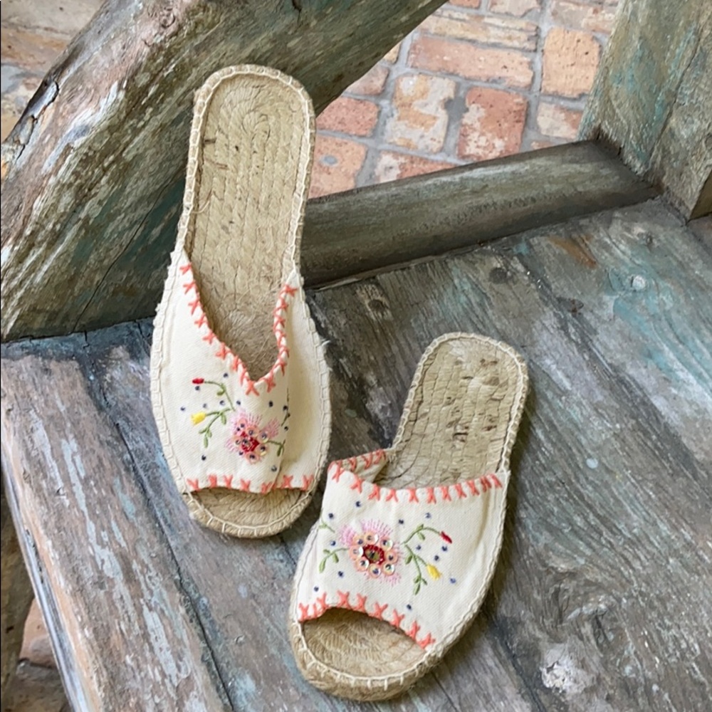 NWOT ANTRHOPOLOGIE 
ESPADRILLE SLIDE SHOES